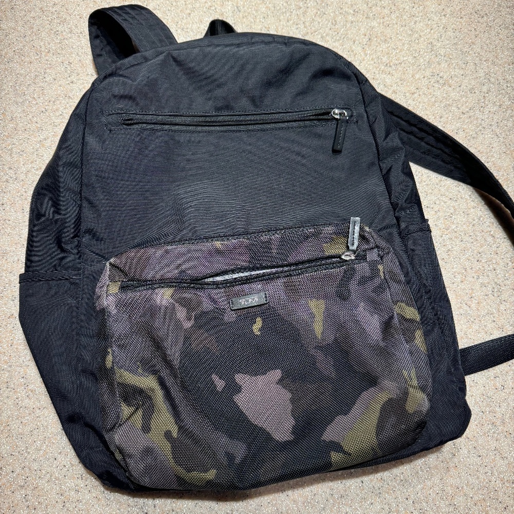 TUMI foldable camo (black and green) backpack GREAT CONDITION